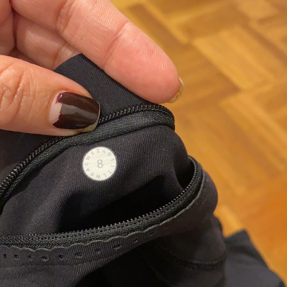 Lululemon black crop leggings size 8 - Picture 6 of 8